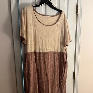 Easel dress ! Red and cream !